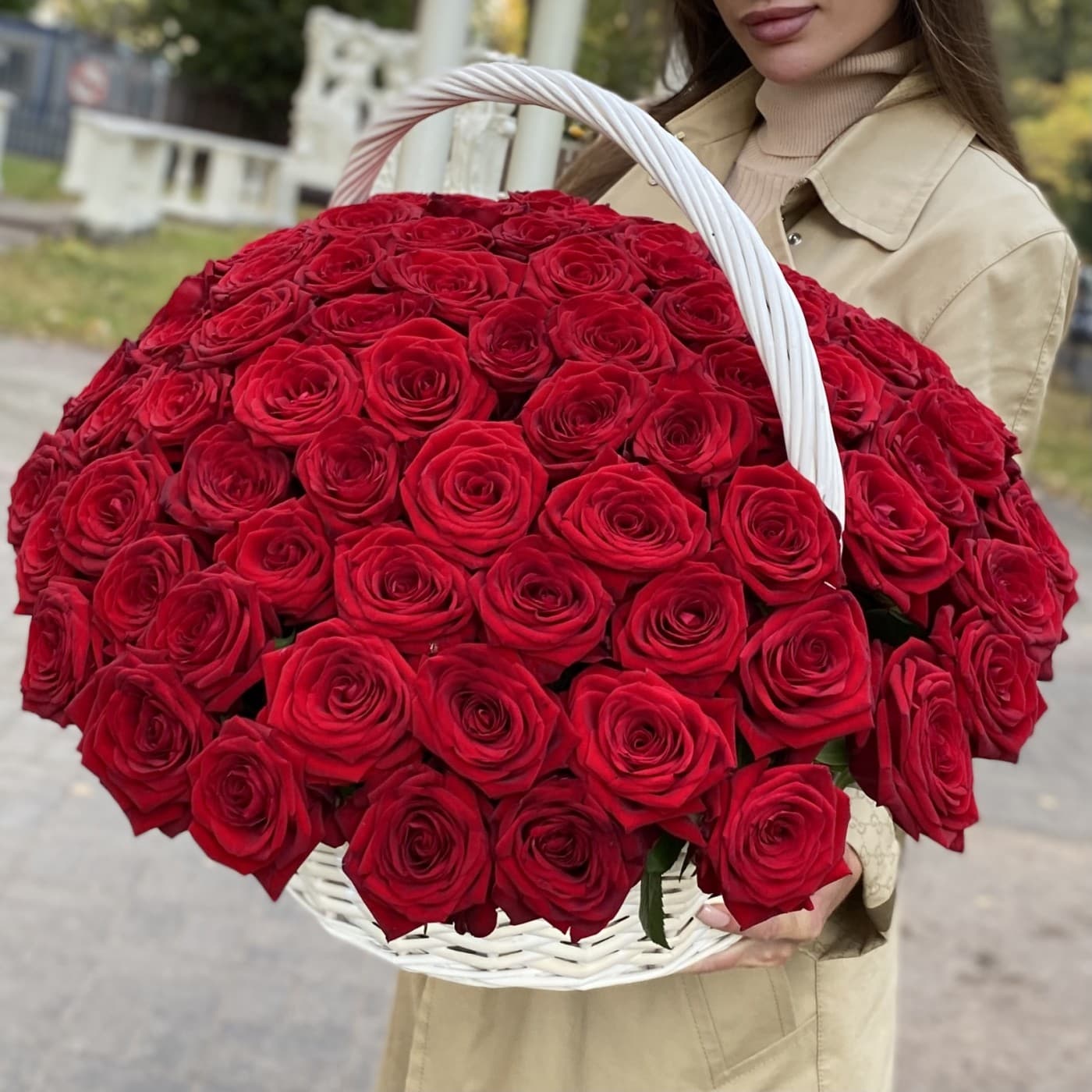 101 красная роза в корзине (цвет на выбор) — фото 3 — купить в Тбилиси — фото 3