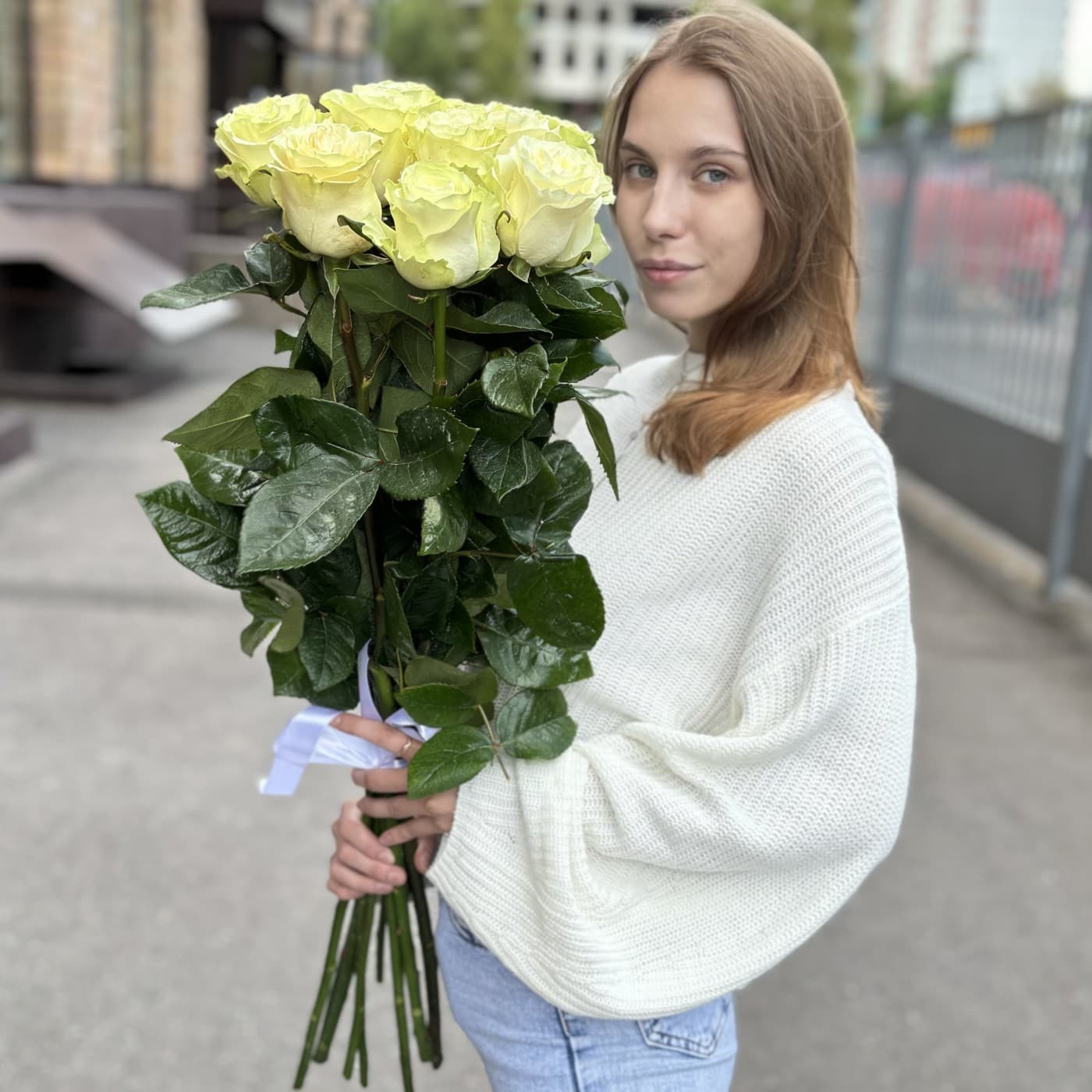 11 белых эквадорских роз 80 см — фото 3 — купить в Тбилиси — фото 3