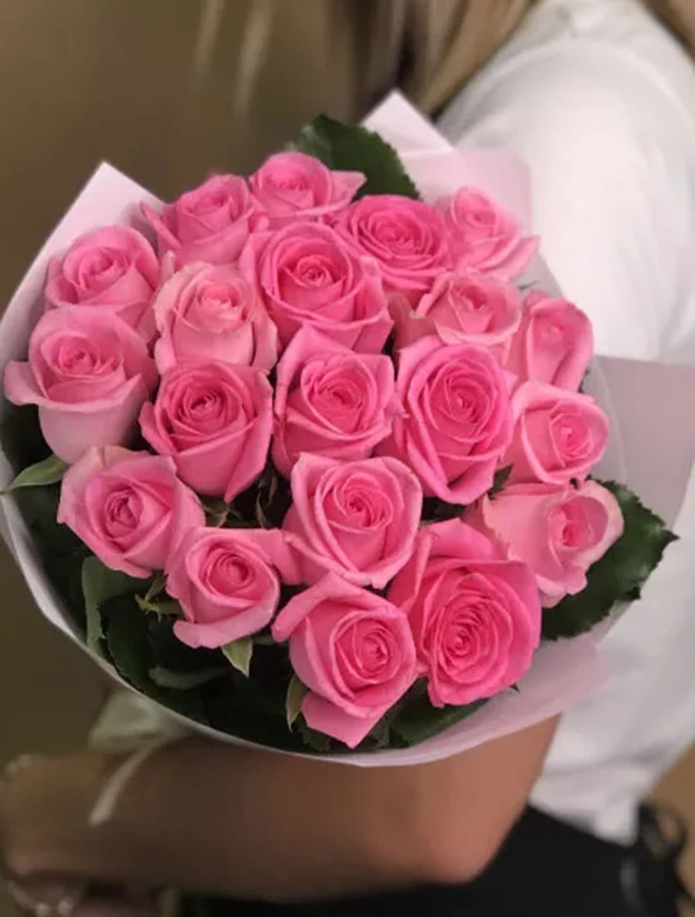 19 розовых роз