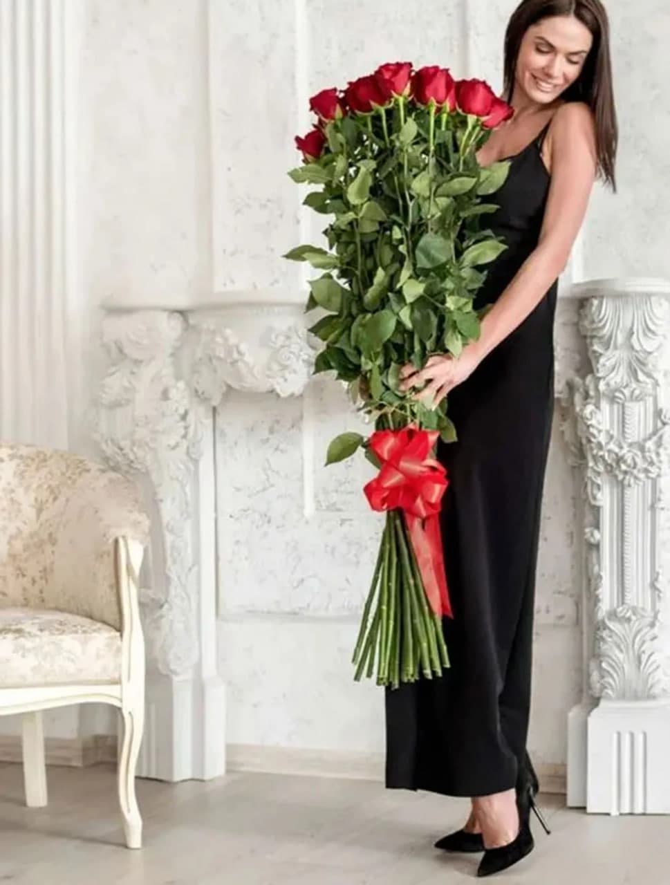 25 эквадорских роз "макси" (цвет на выбор)