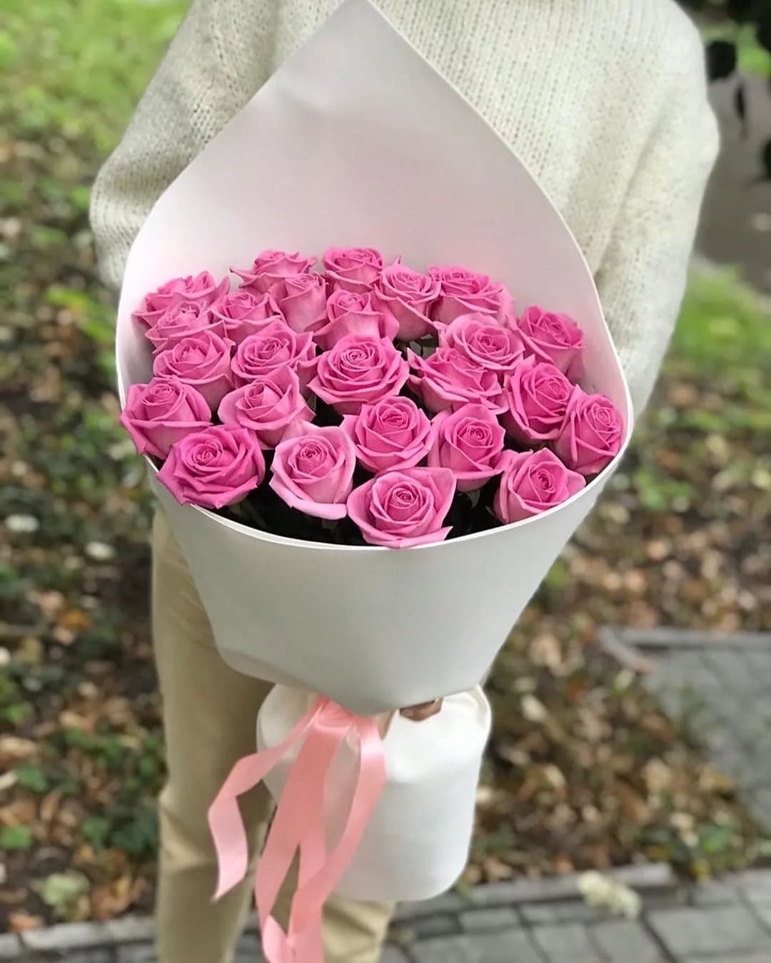 25 розовых роз 60 см