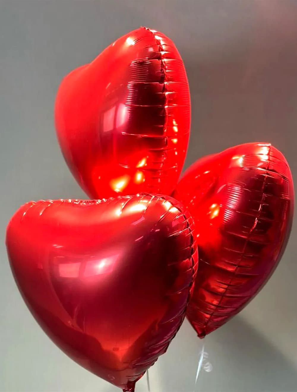 3 красных шара сердца