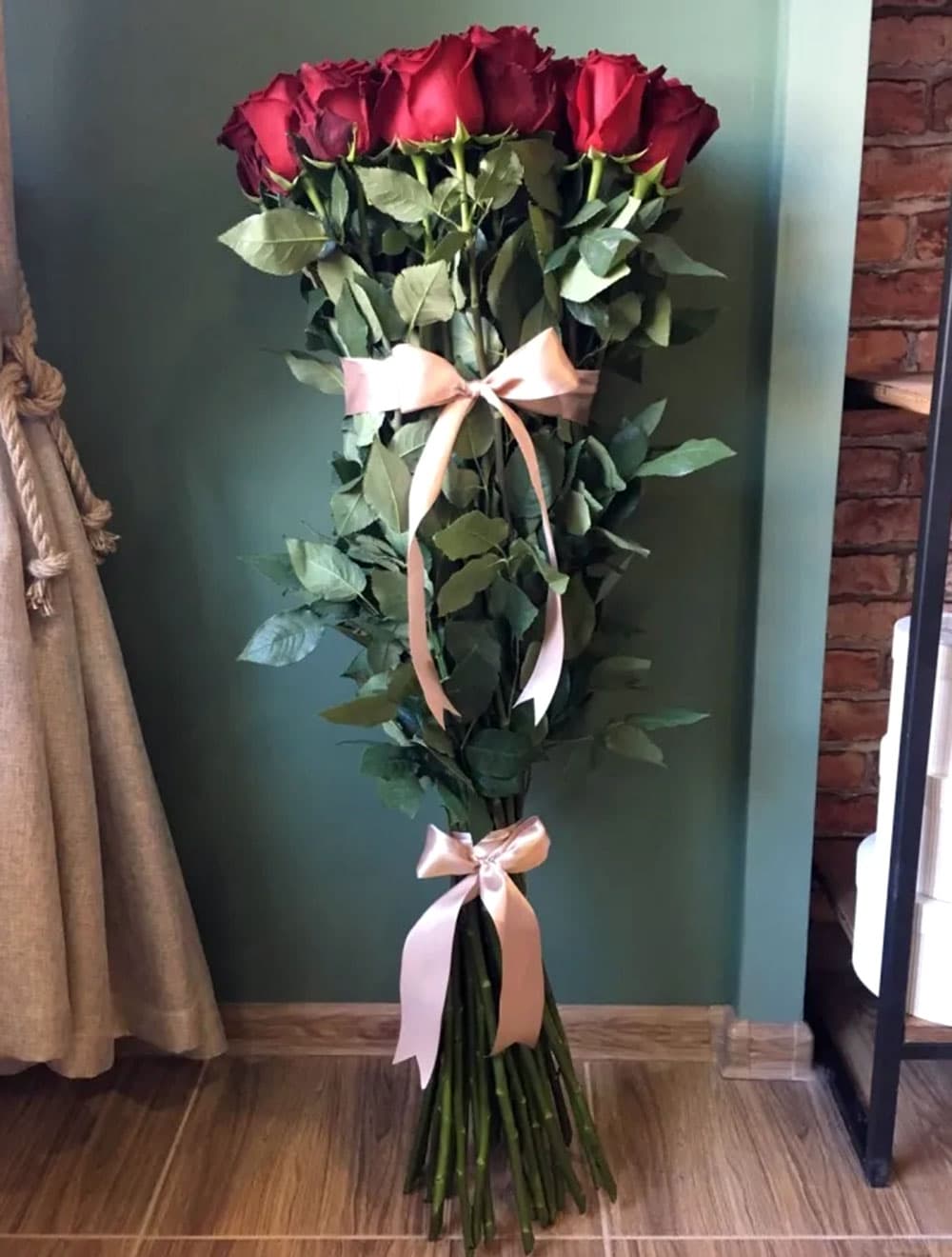 31 эквадорская роза 80 см (цвет на выбор)