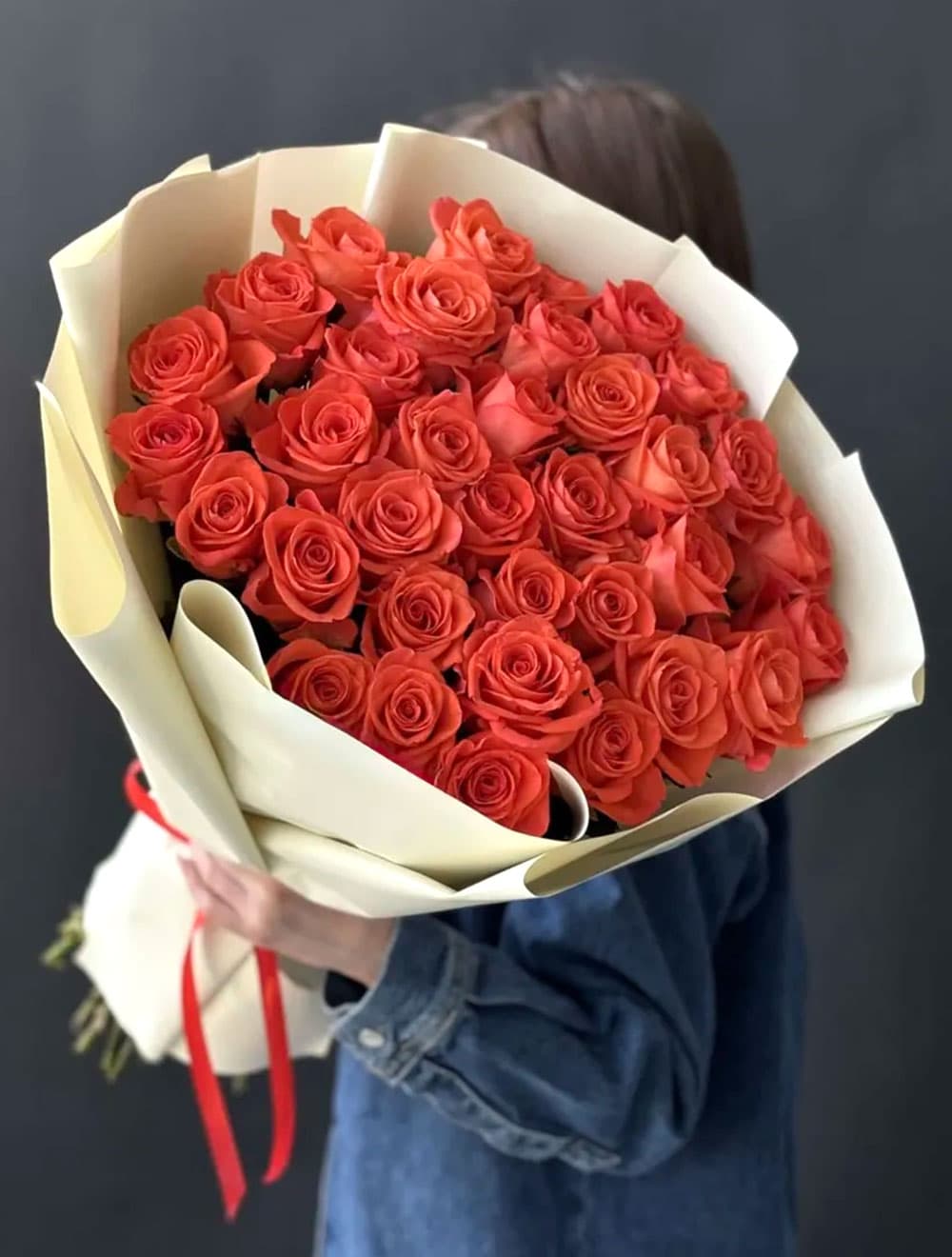 35 оранжевых роз