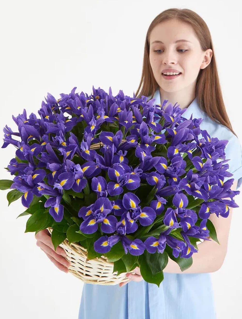 51 ирис в корзине