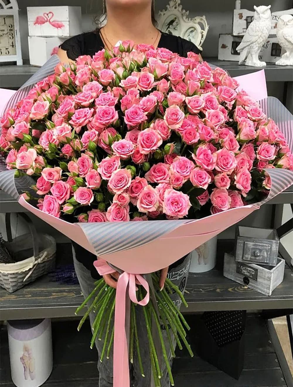 51 кустовая розовая роза