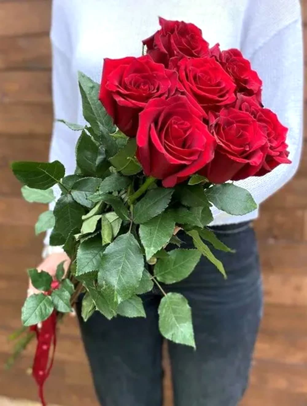 7 эквадорских роз 80 см (цвет на выбор)