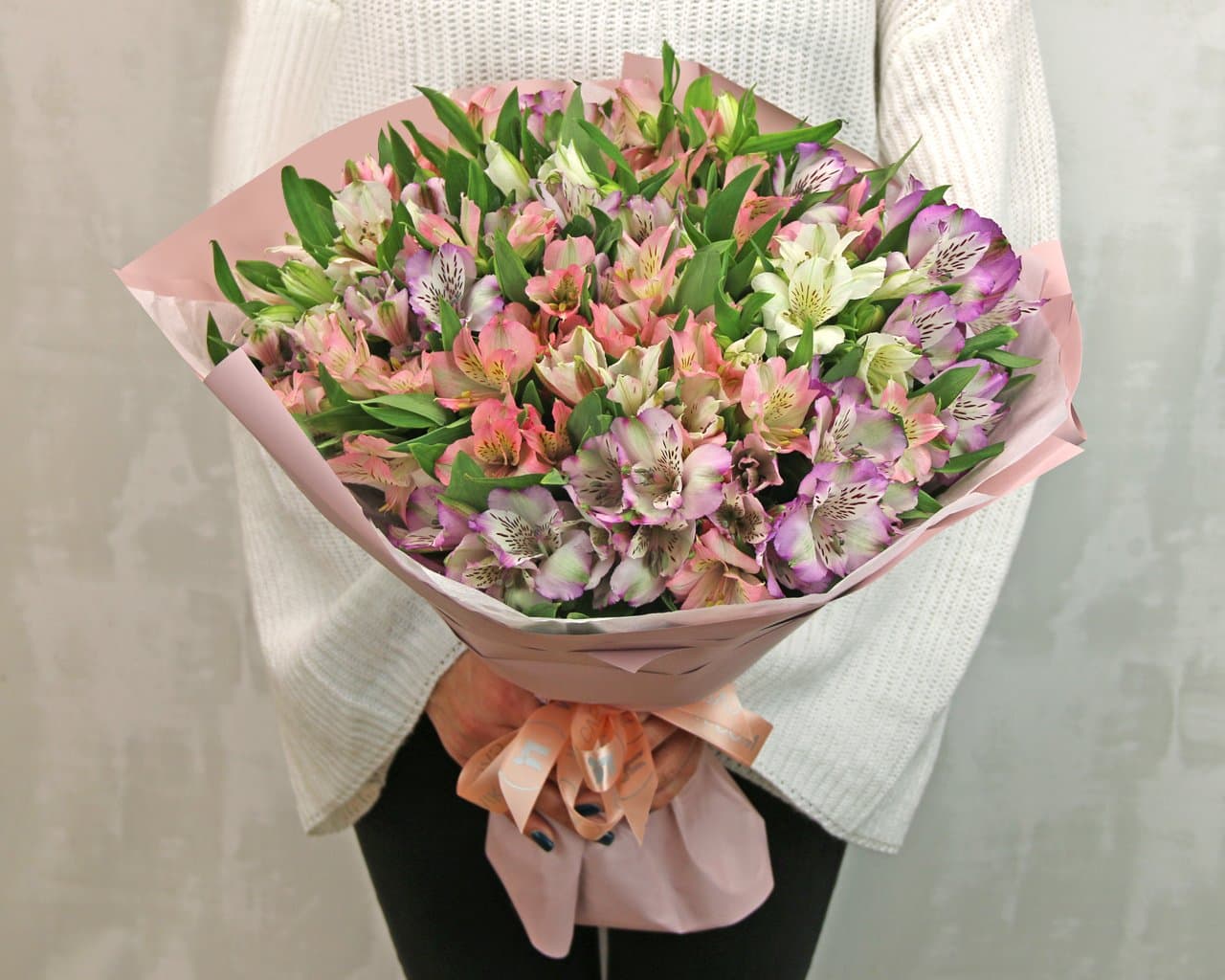 Букет из 31 альстромерии (цвет на выбор) — фото 2 — купить в Тбилиси — фото 2