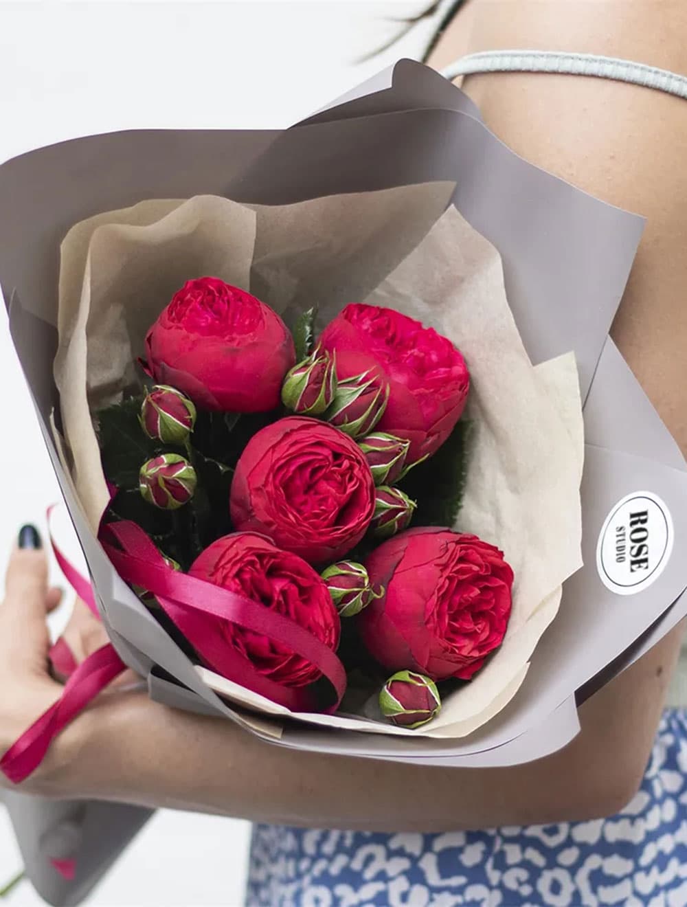 Букет из 5 пионовидных роз