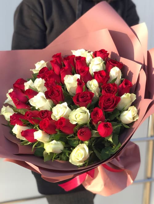 Букет из 51 кенийской розы (цвет на выбор)