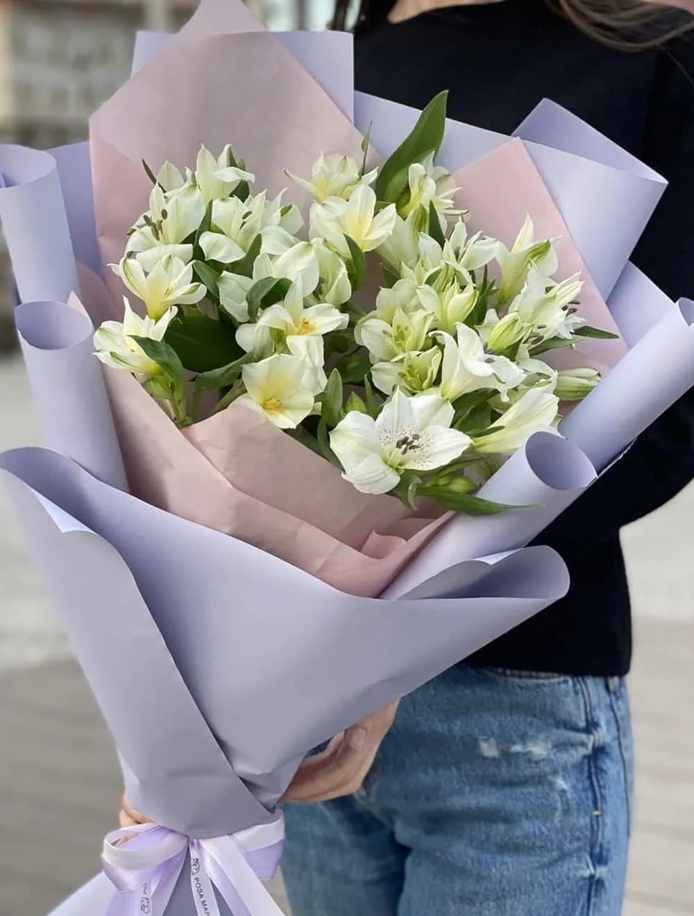 Букет из 7 альстромерий (цвет на выбор)