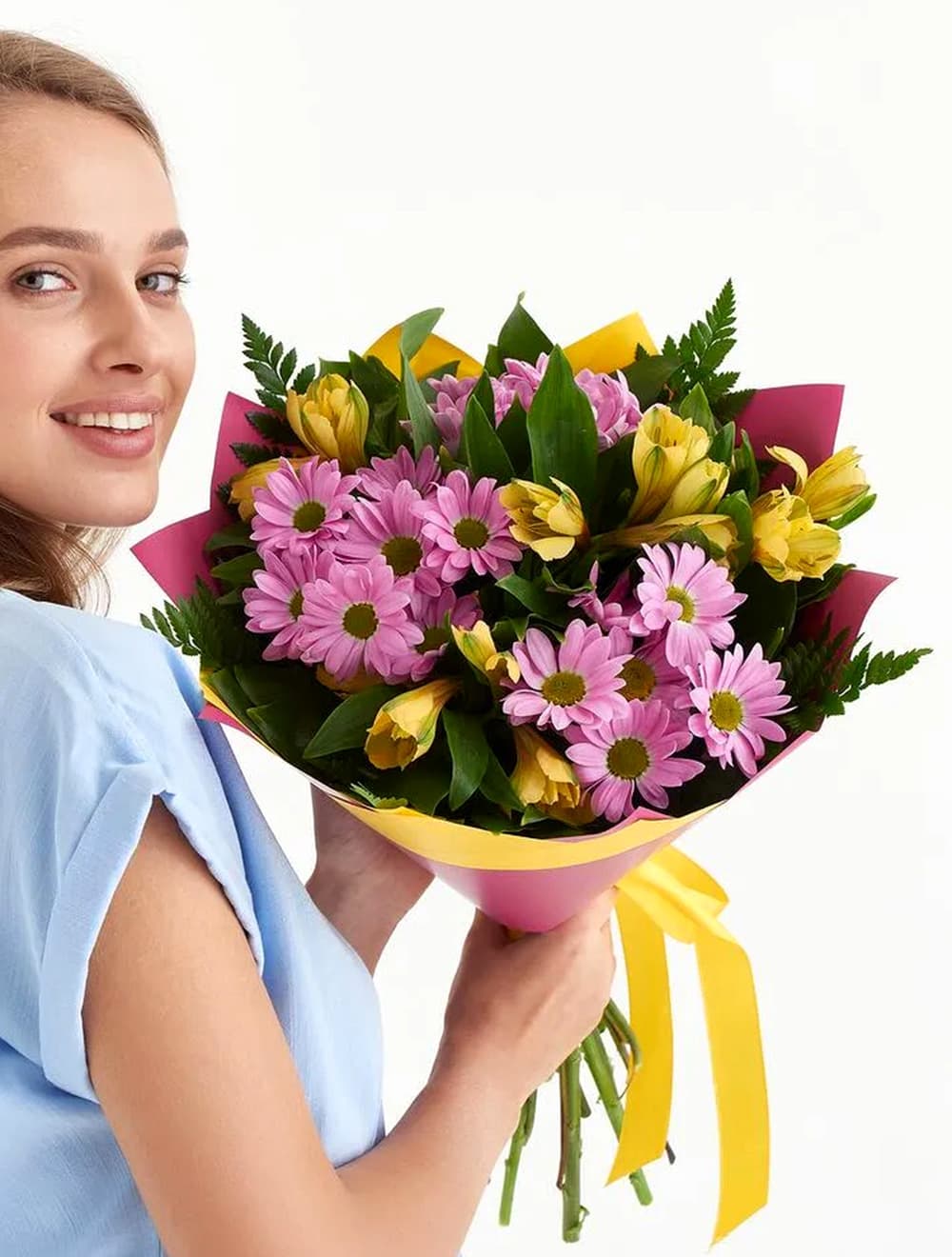 Букет из хризантем и альстромерии