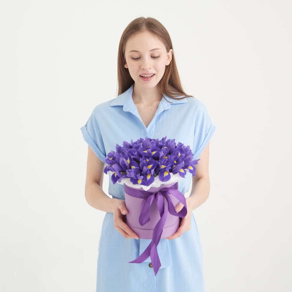 Шляпная коробка с ирисами — фото 2 — купить в Тбилиси — фото 2